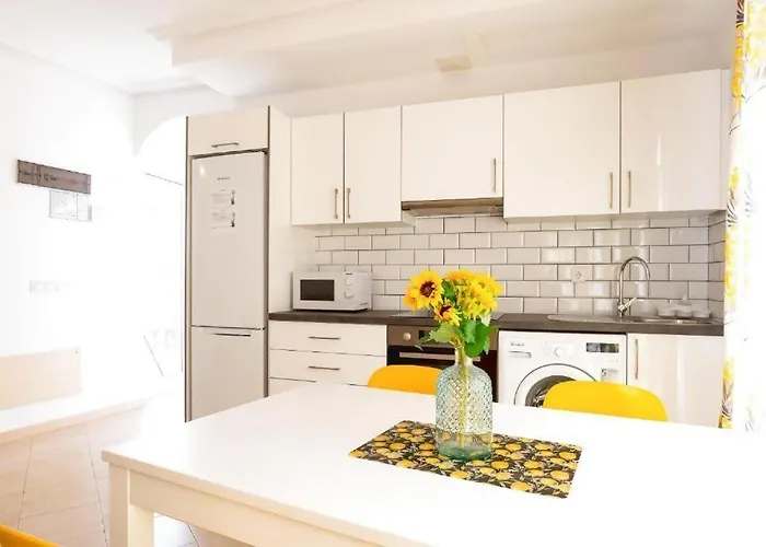 Casa Girasoles Terraza Patio Aire Acondicionado *